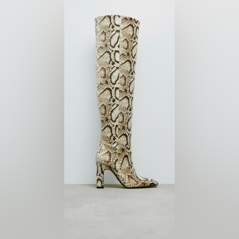 Snakeskin boots from Zara’s winter 2021 collection.